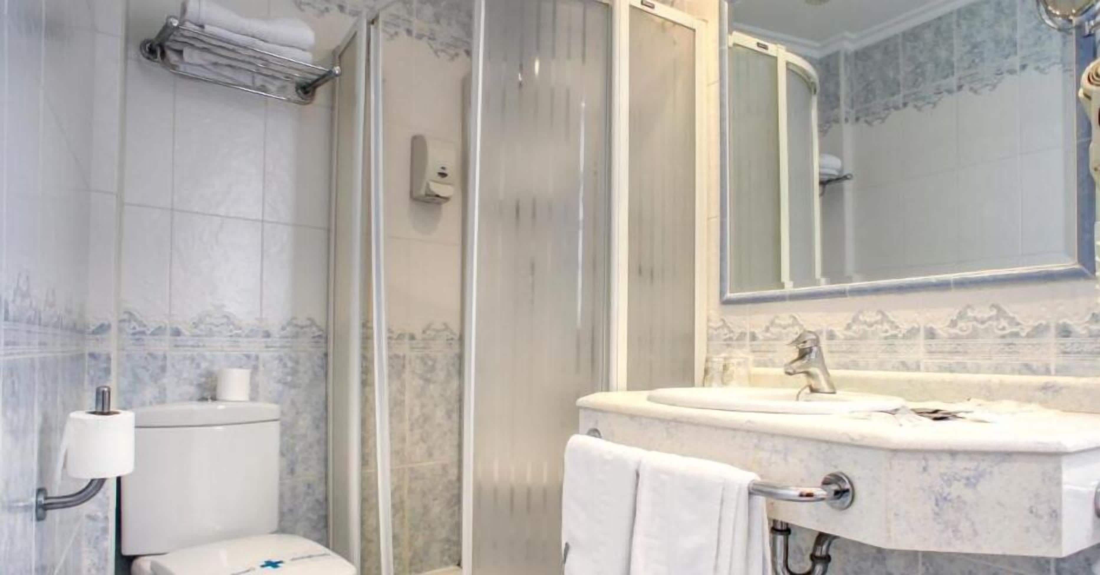 deep-soaking bathtub, hair dryer, bidet, towels