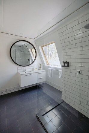 Standard Loft, 1 King Bed | Bathroom | Shower, free toiletries, hair dryer, bathrobes - Yala Yallingup Retreat and Spa (Quedjinup)