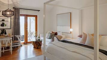 Suite Deluxe, 1 cama de matrimonio grande, balcón | 2 dormitorios y ropa de cama de alta calidad