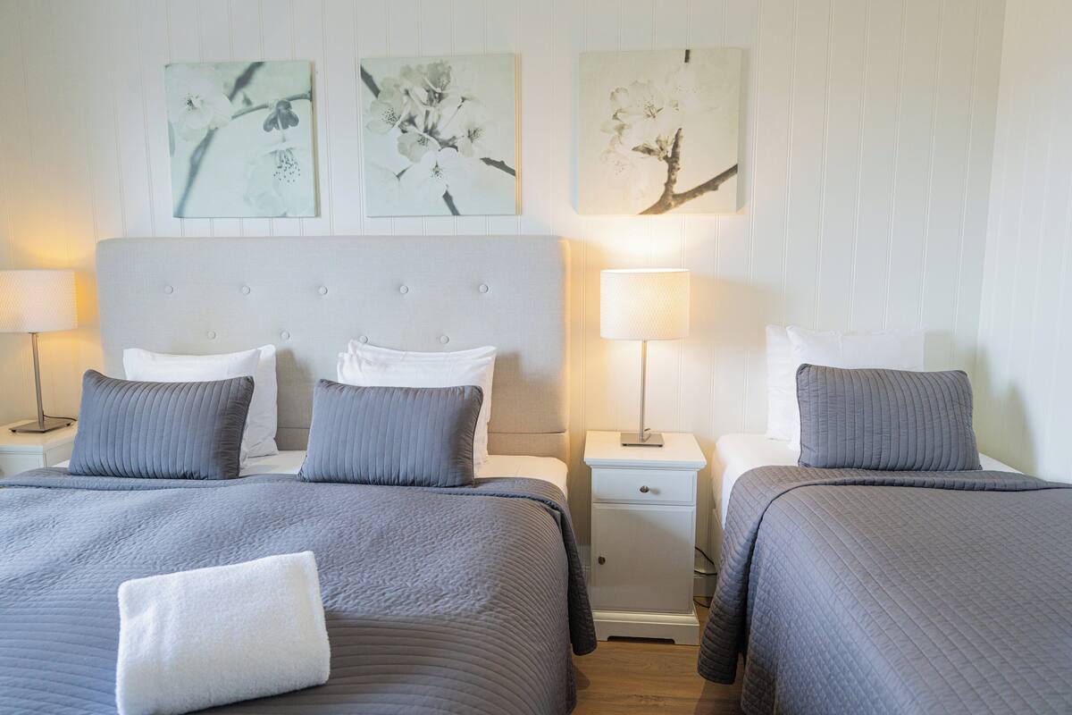 Standard Triple Room with Hot Tub Access | Hypo-allergenic bedding available, down comforters, in-room safe, desk