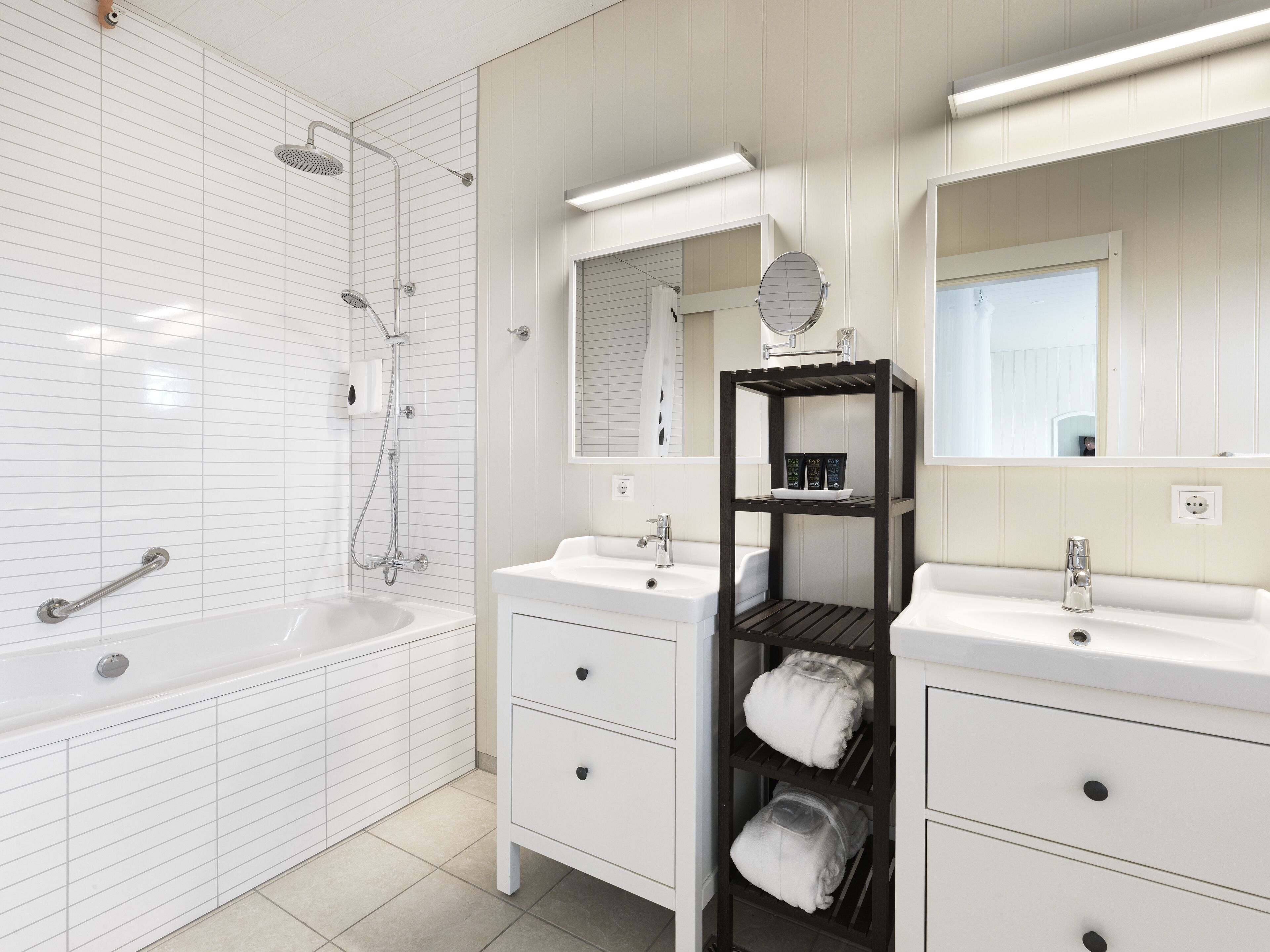 junior suite with hot tub access | bathroom | free toiletries, hair dryer, bathrobes, slippers