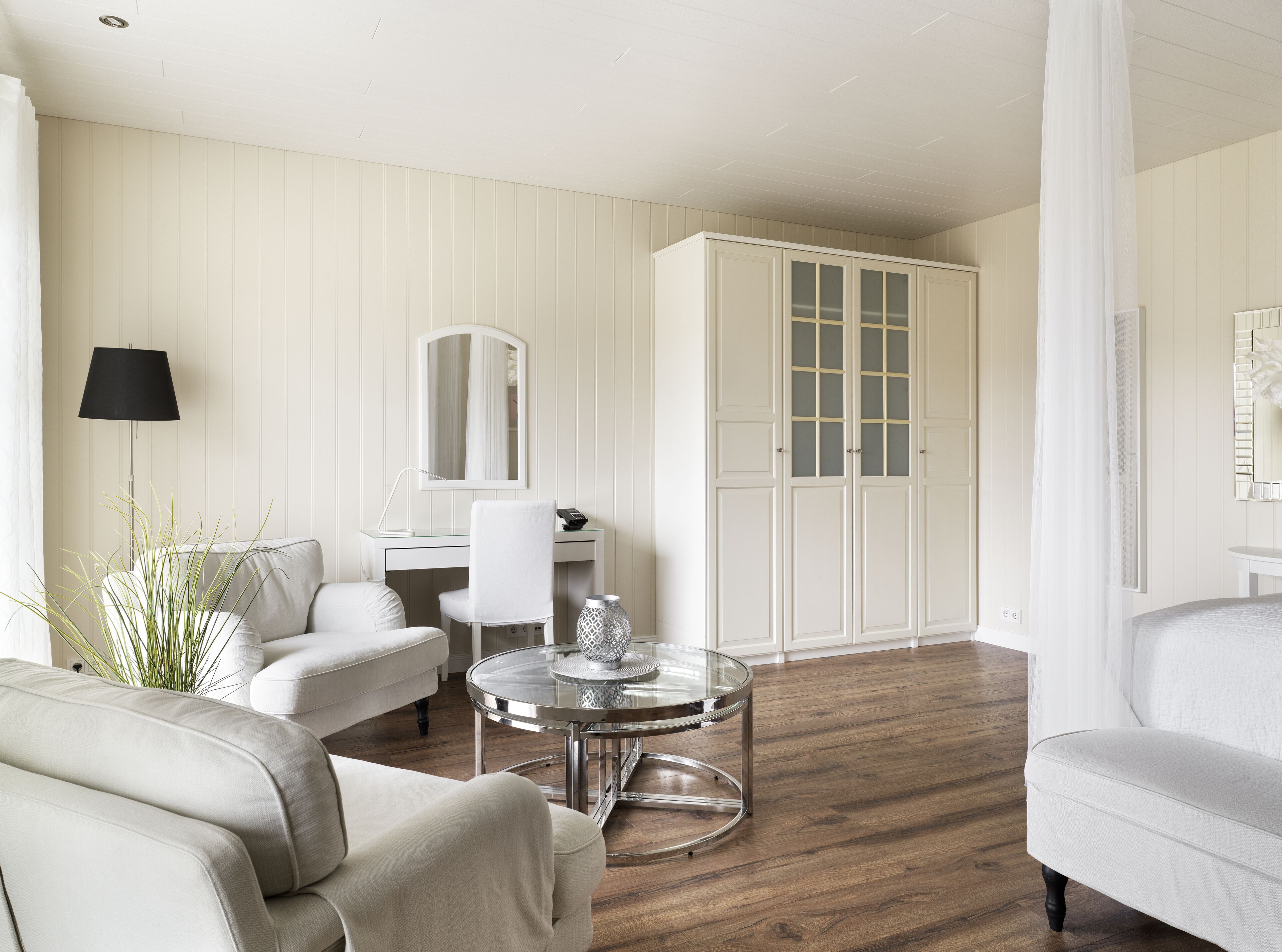 junior suite with hot tub access | hypo-allergenic bedding, down duvets, in-room safe