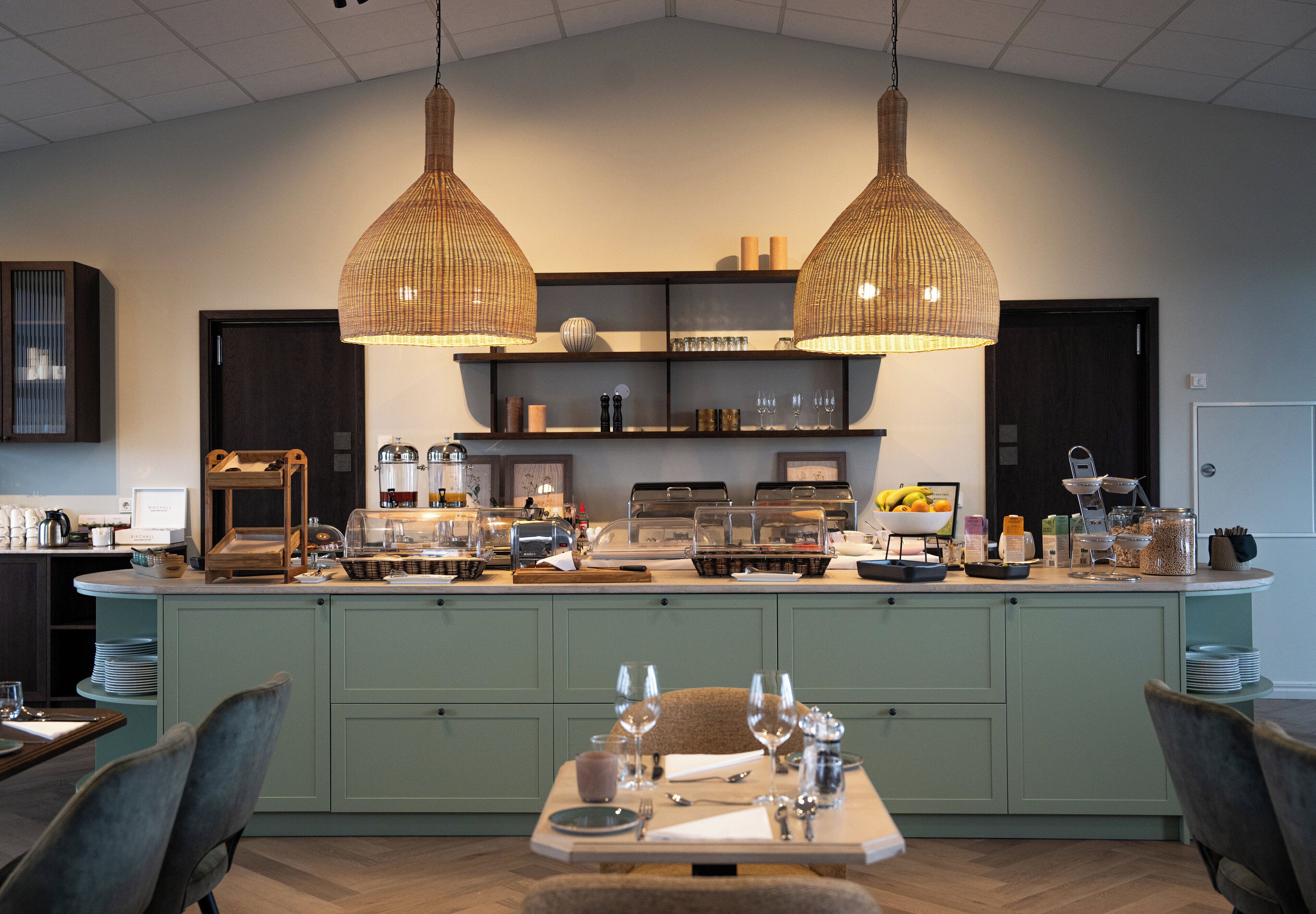 朝食 (ビュッフェ)、毎日提供 (無料)