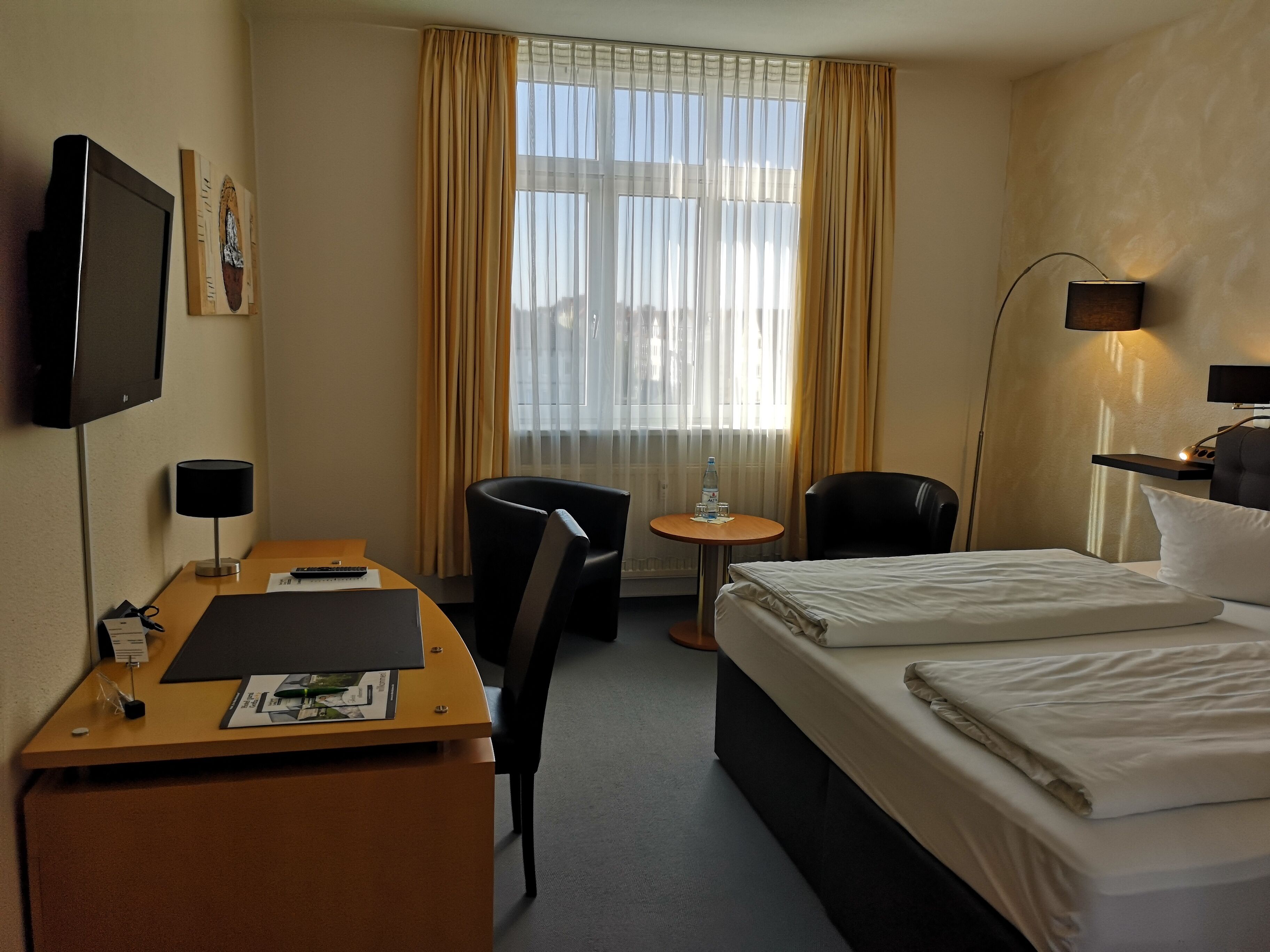 double room | in-room safe, desk, laptop workspace, free wifi
