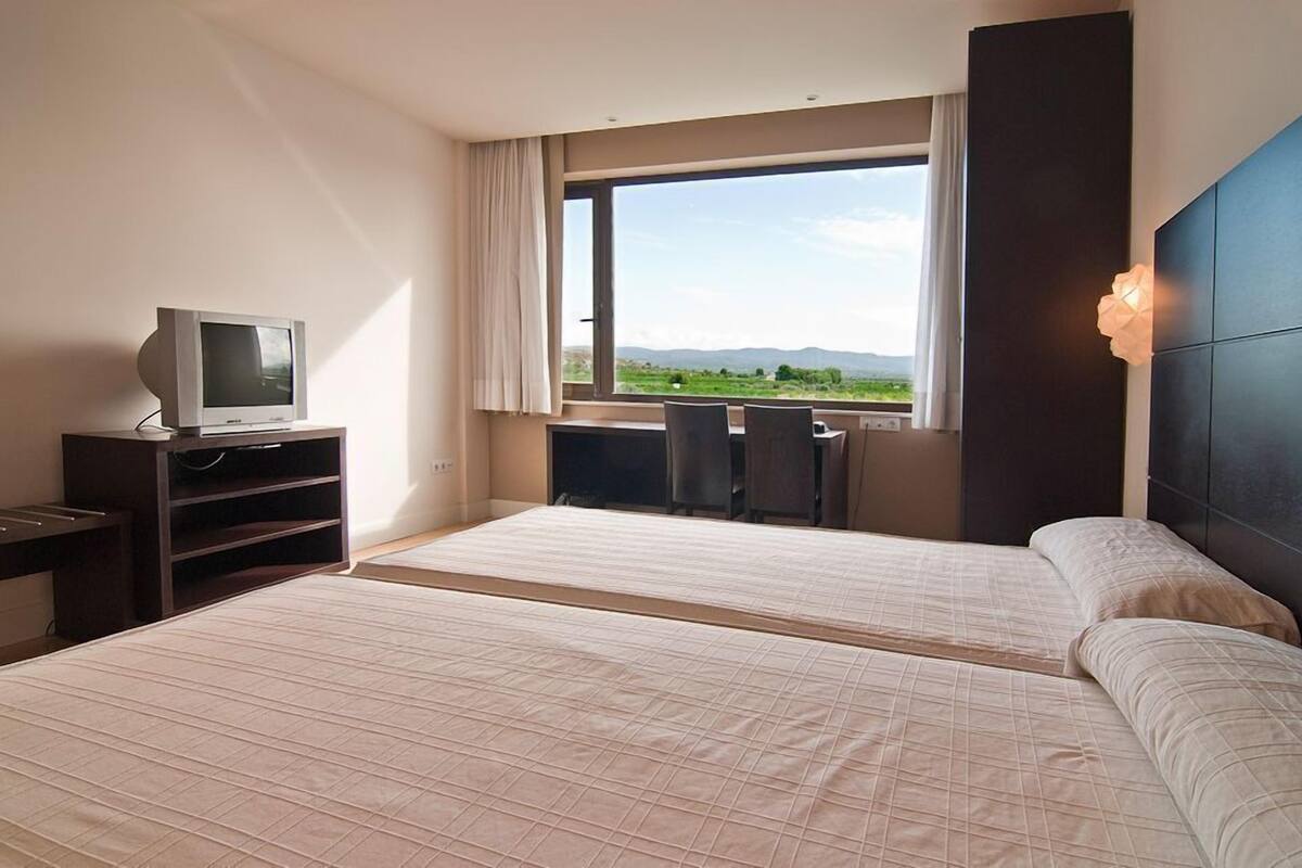 double room | in-room safe, desk, free wifi, bed sheets