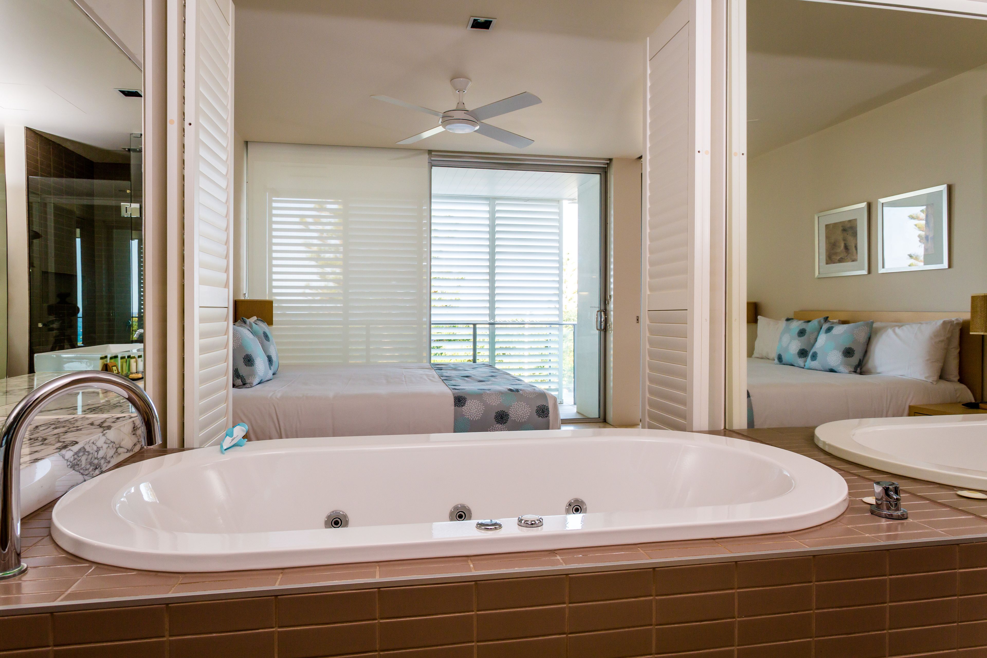 separate bathtub and shower, jetted bath, free toiletries, hair dryer