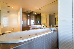 Separate tub and shower, jetted tub, free toiletries, hair dryer