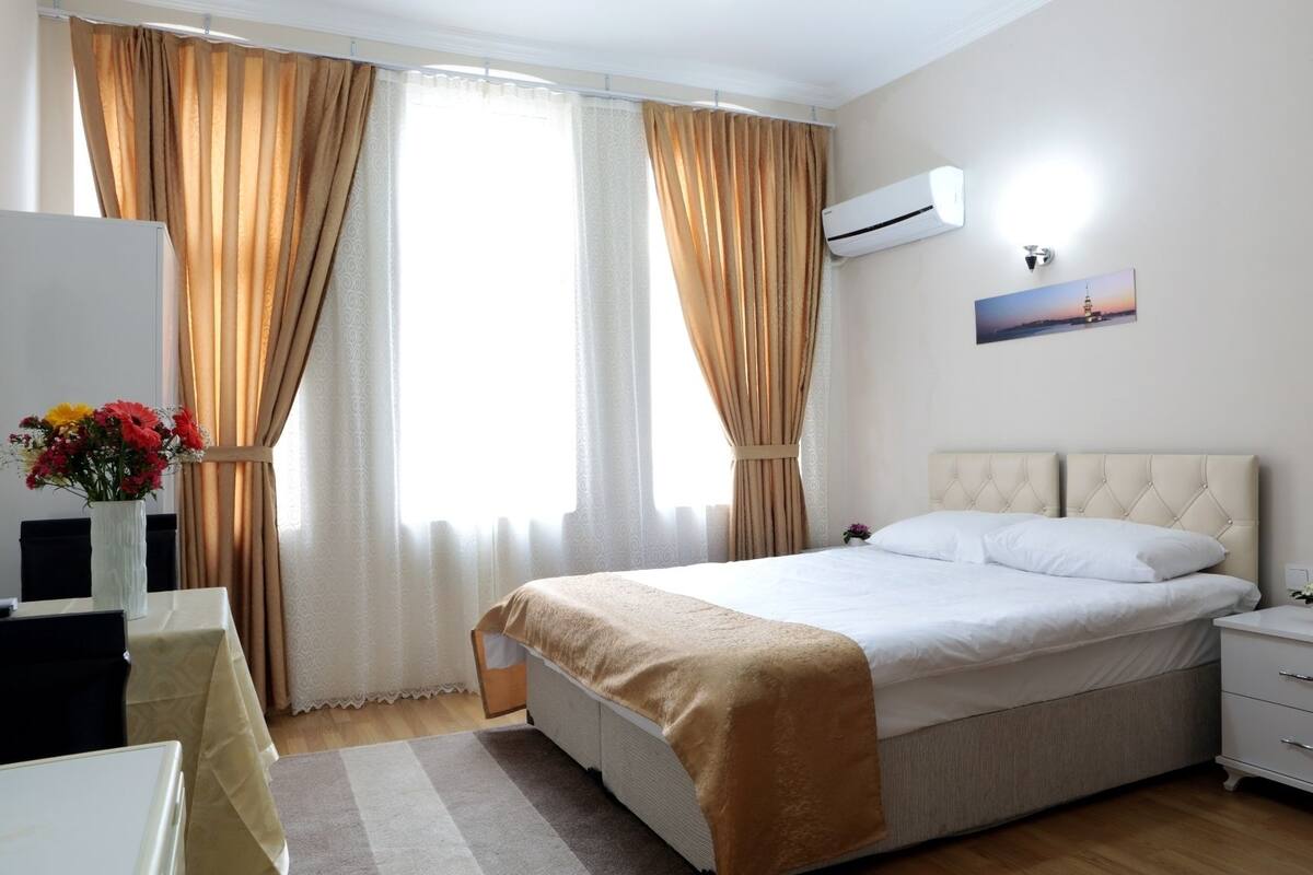 Egyptian cotton sheets, Select Comfort beds, in-room safe