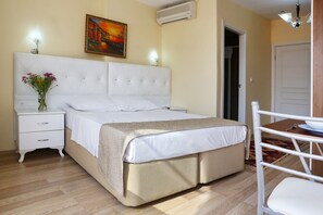 Deluxe Studio Apartment with Terrace  | Roupas de cama de algodão egípcio, camas Select Comfort