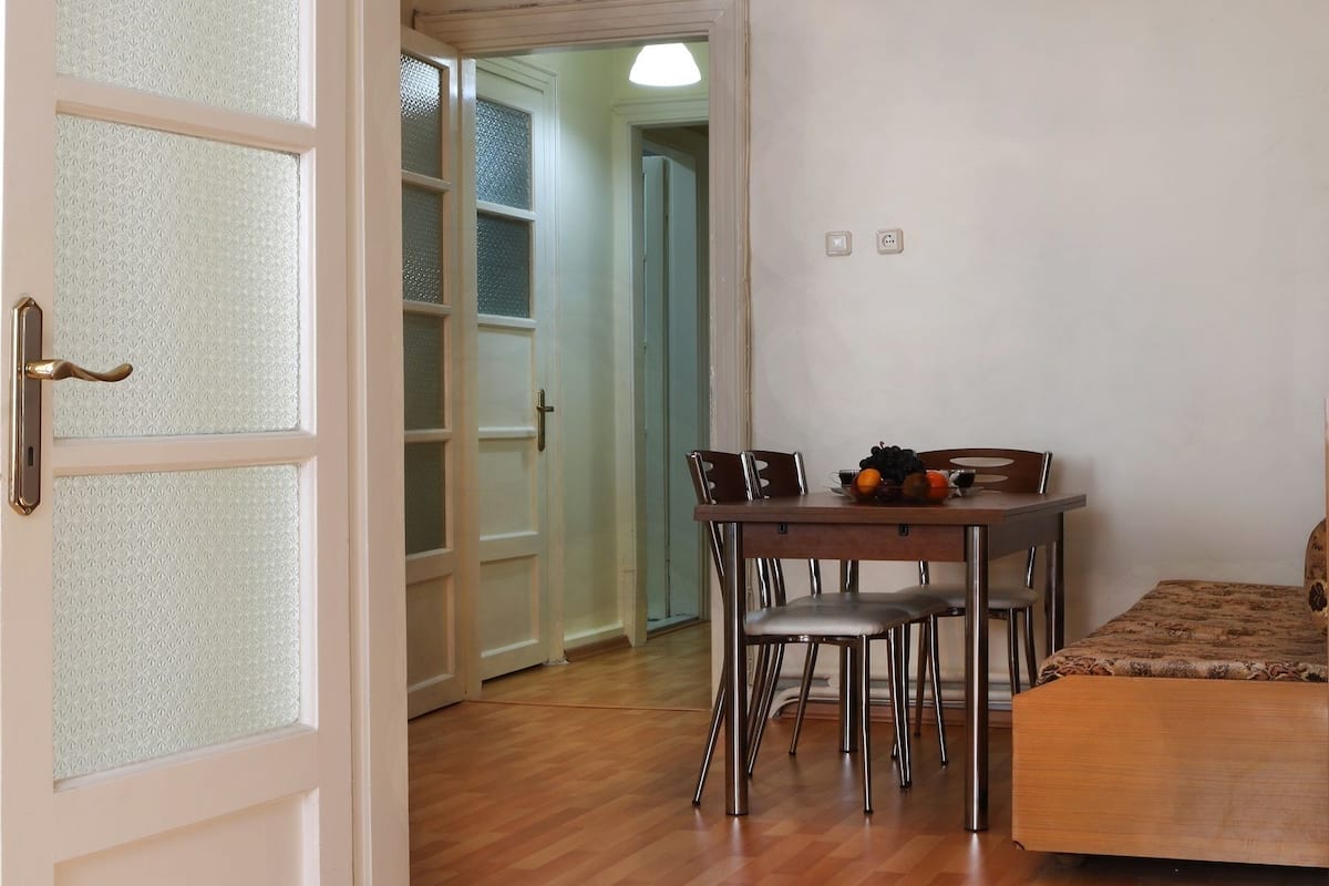 Deluxe Large 2 Bedrooms Apartment | Living area