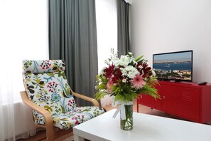 Deluxe Apartment, 1 Bedroom (for 6 Person) | Living area