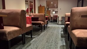 Breakfast, lunch, dinner served; Regional cuisine 