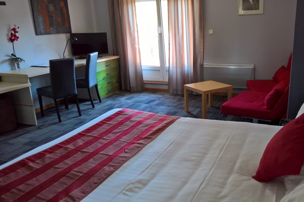 Comfort Double Room | Premium bedding, in-room safe, desk, laptop workspace