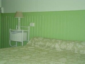 In-room safe, iron/ironing board (on request), cribs (surcharge) - Hôtel des Arceaux (Bayonne)