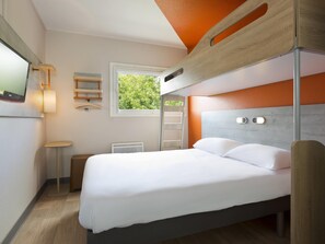 Rom – classic, flere senger | Skrivebord, blendingsgardiner, lydisolert og barnesenger (inkludert)
