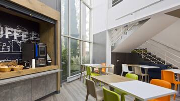 Petit déjeuner buffet servi tous les jours en supplément