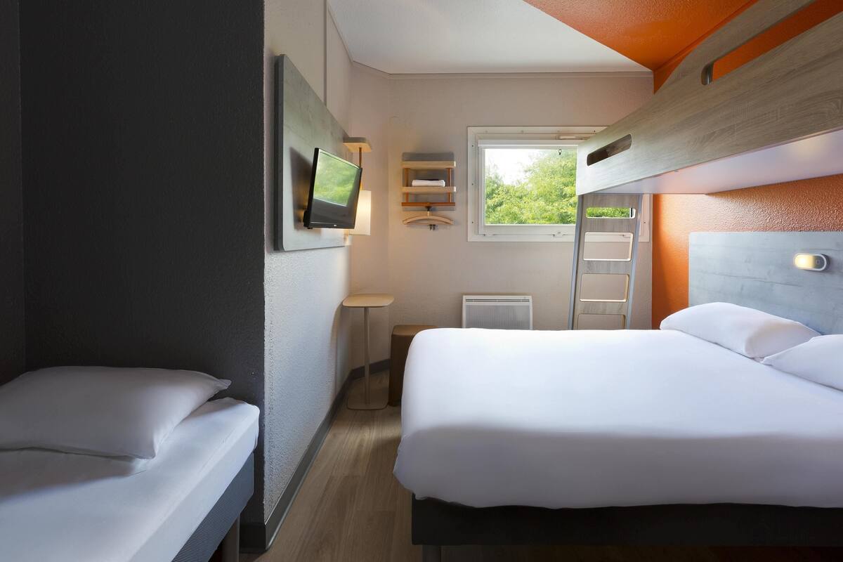 Habitación familiar, 2 camas matrimoniales (Classic) | Escritorio, cortinas blackout, insonorización y cunas gratuitas 