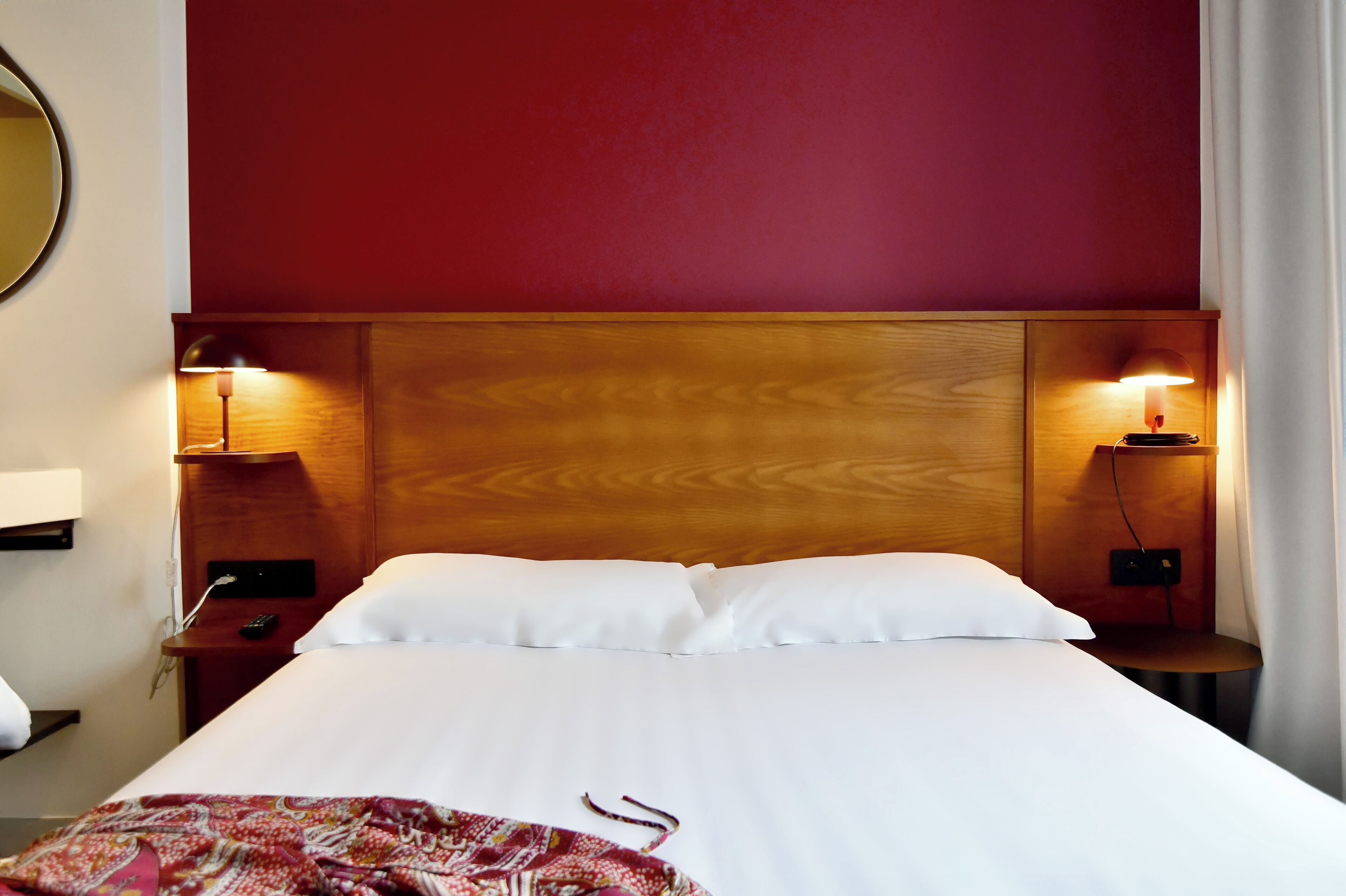 Chambre Double Standard | Literie de qualité supérieure, coffres-forts dans les chambres, bureau