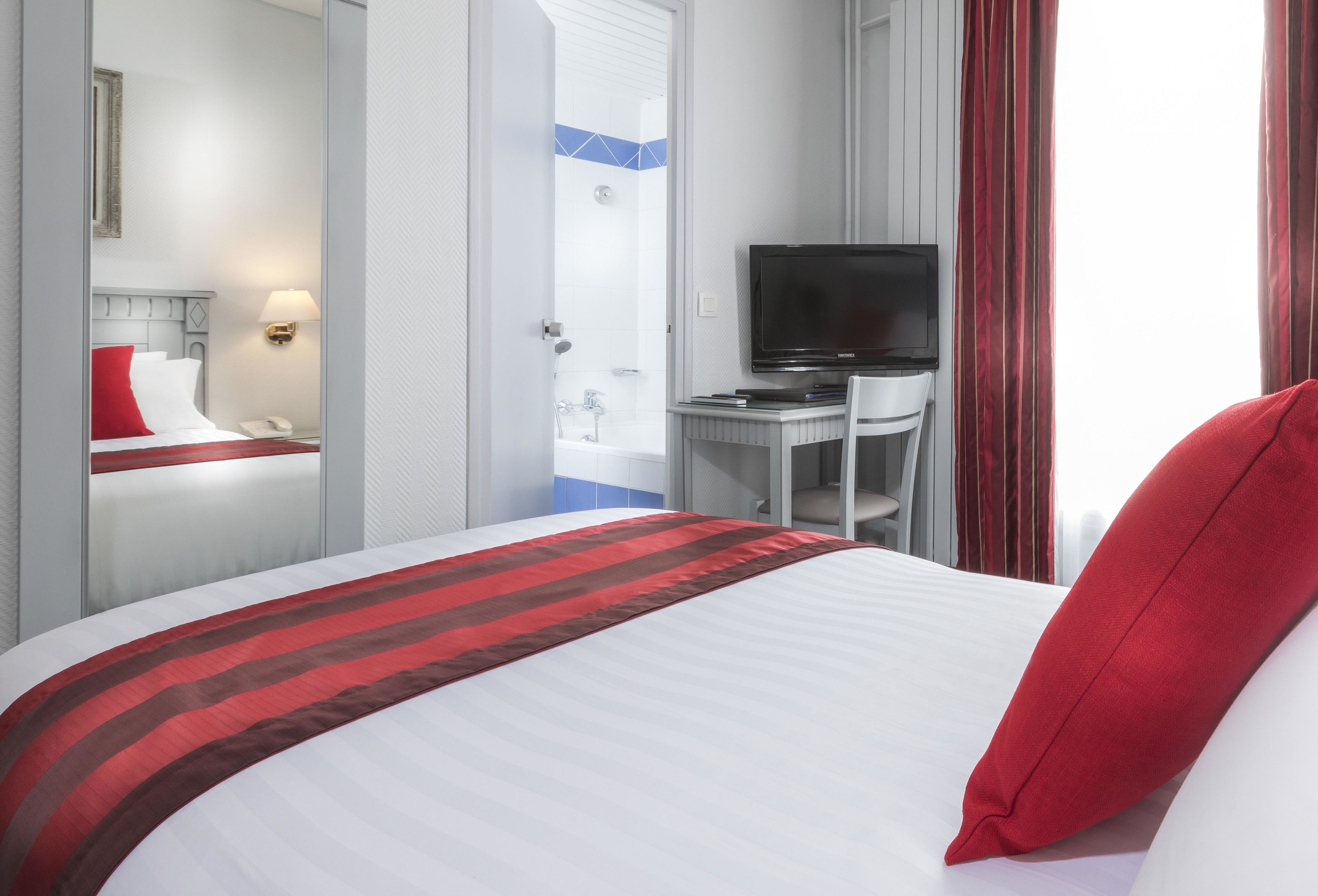 single room, 1 large single bed | premium bedding, in-room safe, desk, iron/ironing board