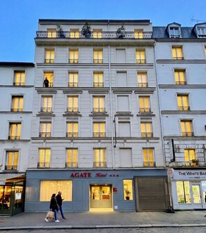 Front of property - Agate Hotel (Paris)