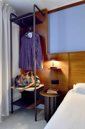 Einzelzimmer, 1 großes Einzelbett | Hochwertige Bettwaren, Zimmersafe, Schreibtisch, schallisolierte Zimmer