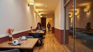 Desayuno buffet todos los días (con cargo)