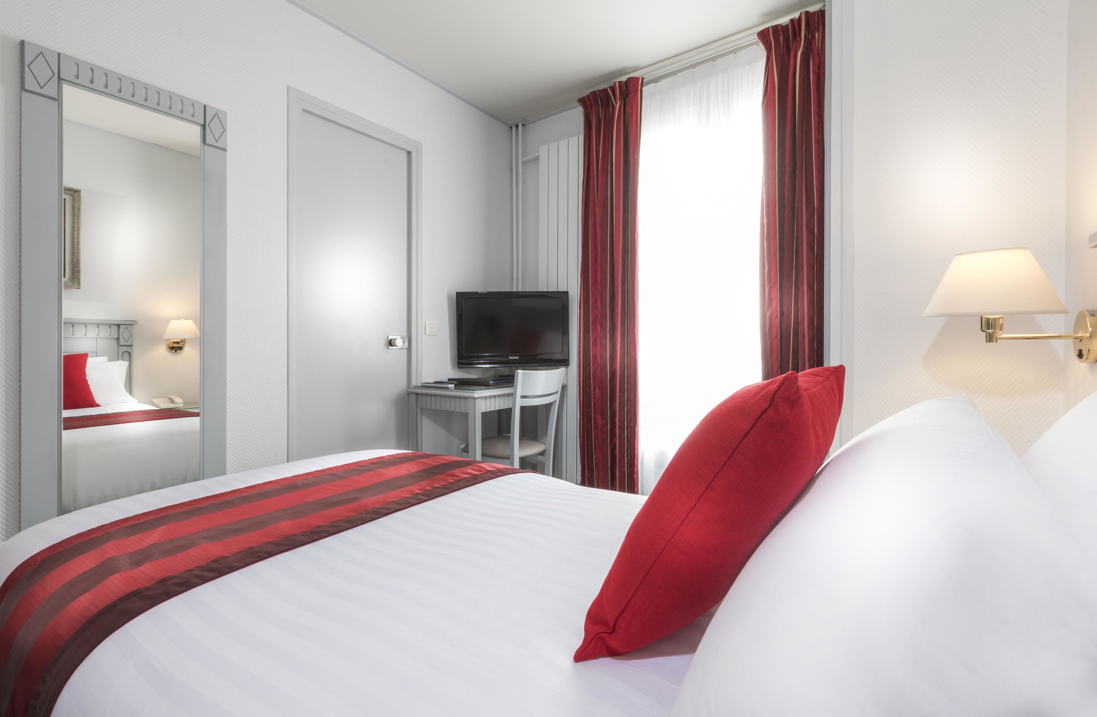 single room, 1 large single bed | premium bedding, in-room safe, desk, iron/ironing board