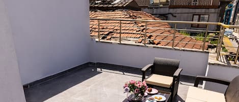 Minibar, in-room safe, soundproofing, free WiFi