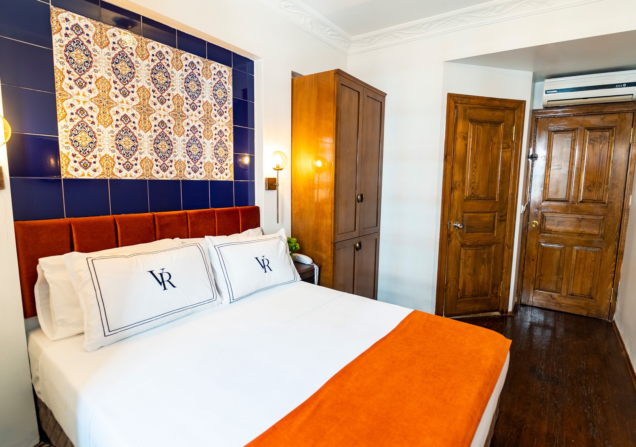 Een minibar, een kluis op de kamer, geluiddichte muren, gratis wifi