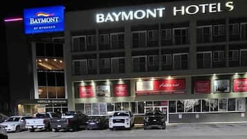 Vista frontal de la propiedad