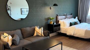 Deluxe Suite, 2 Bedrooms, Non Smoking | Premium bedding, in-room safe, desk, iron/ironing board