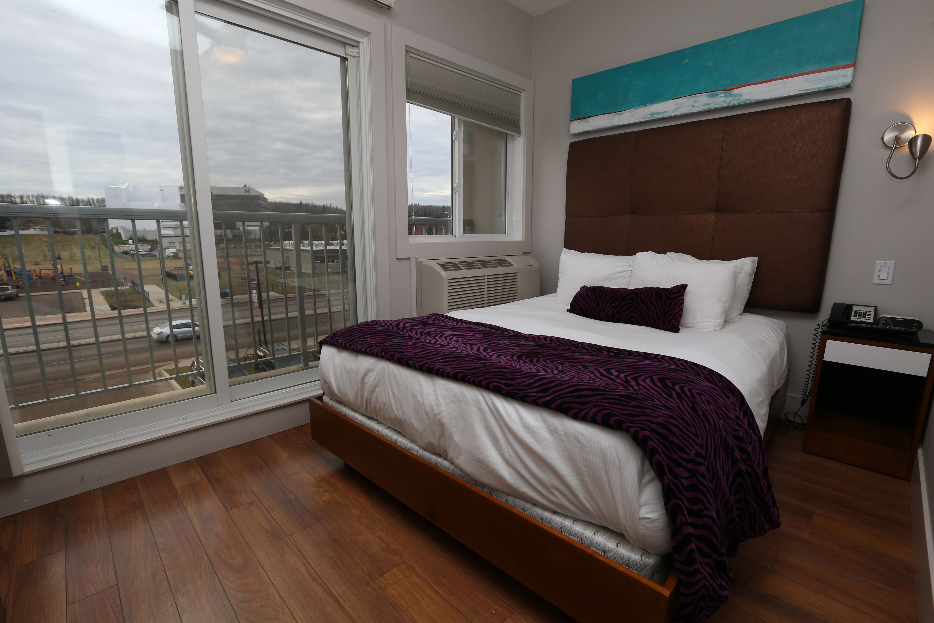 2 bedrooms, premium bedding, in-room safe, desk