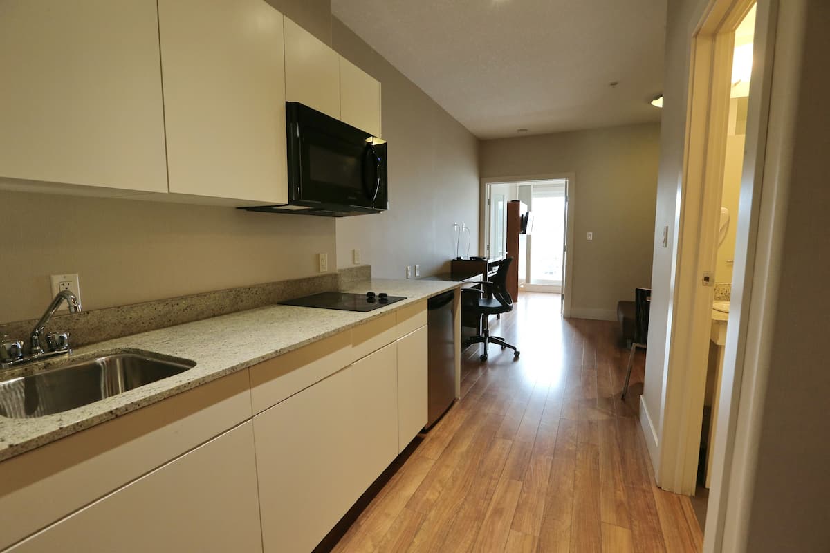 2 bedrooms, premium bedding, in-room safe, desk