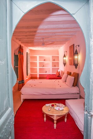 In-room safe, rollaway beds, free WiFi, bed sheets - Riad Dar Zitouna en Exclusivité (Marrakech)