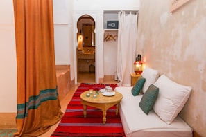 In-room safe, rollaway beds, free WiFi, bed sheets - Riad Dar Zitouna en Exclusivité (Marrakech)