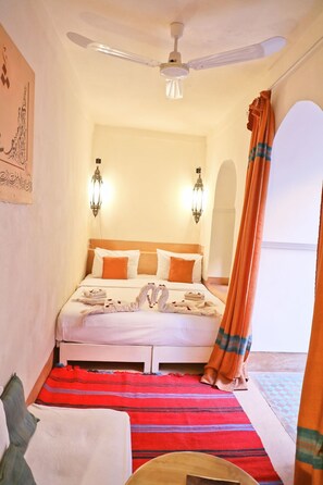 In-room safe, rollaway beds, free WiFi, bed sheets - Riad Dar Zitouna en Exclusivité (Marrakech)