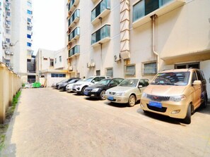 Bãi đậu xe tự phục vụ miễn phí 