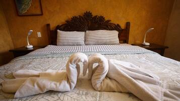 Standard Room, 1 King Bed | Desk, iron/ironing board, free WiFi