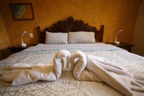 Standard Room, 1 King Bed | Desk, iron/ironing board, free WiFi