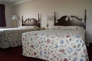 XXStandard Room XXX | Desk, iron/ironing board, rollaway beds, free WiFi - Rodeway Inn Syracuse Carrier Circle (Syracuse)