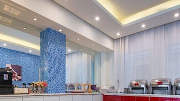 Phục vụ bữa sáng, bữa trưa, bữa tối, món Hoa