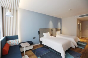 Habitació estàndard, 2 llits individuals | Caixa forta a l'habitació, cortines opaques i planxa i posts de planxar 