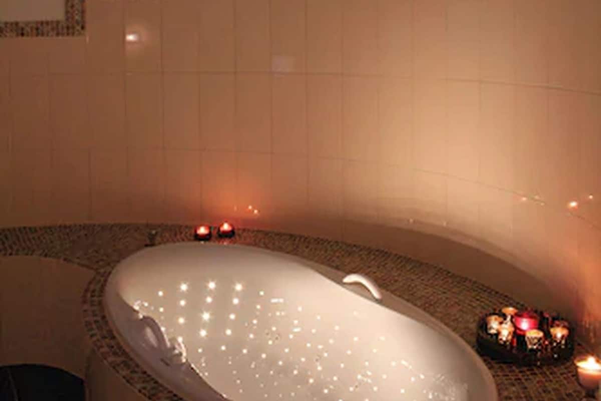 indoor spa tub
