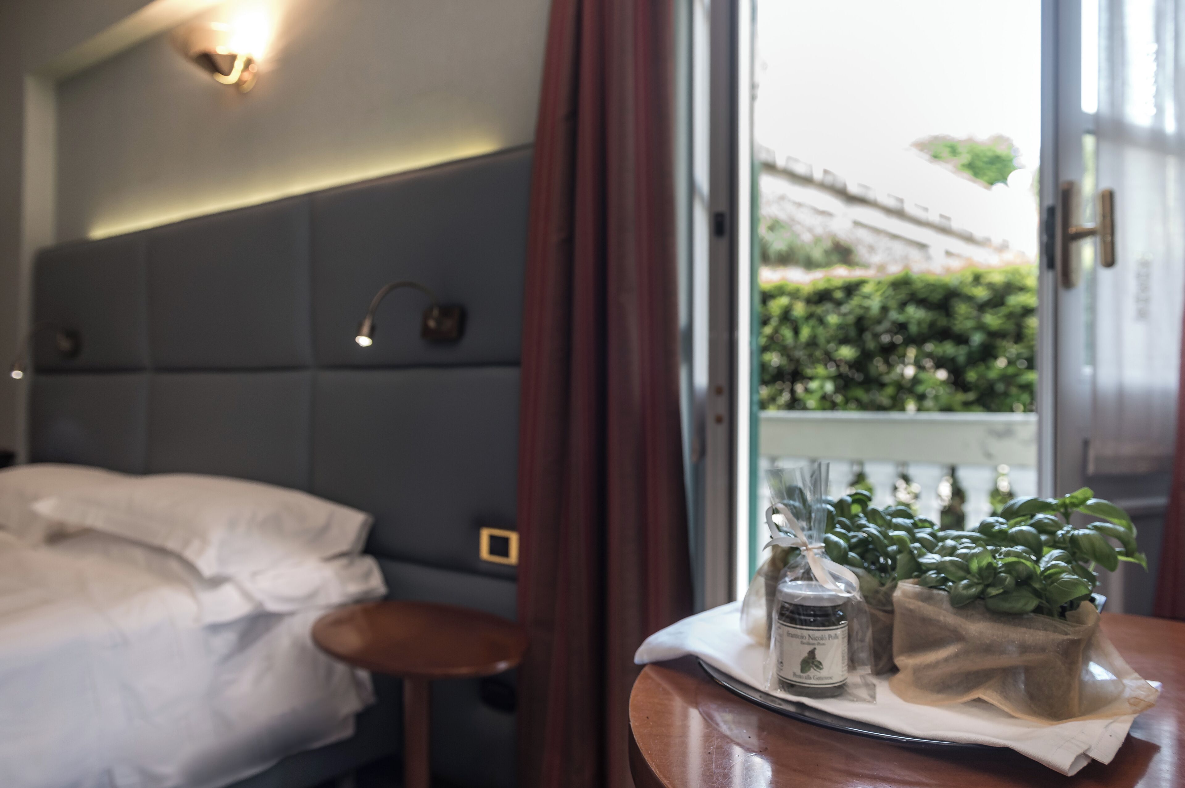 Double Room, Balcony | Minibar, in-room safe, desk, soundproofing