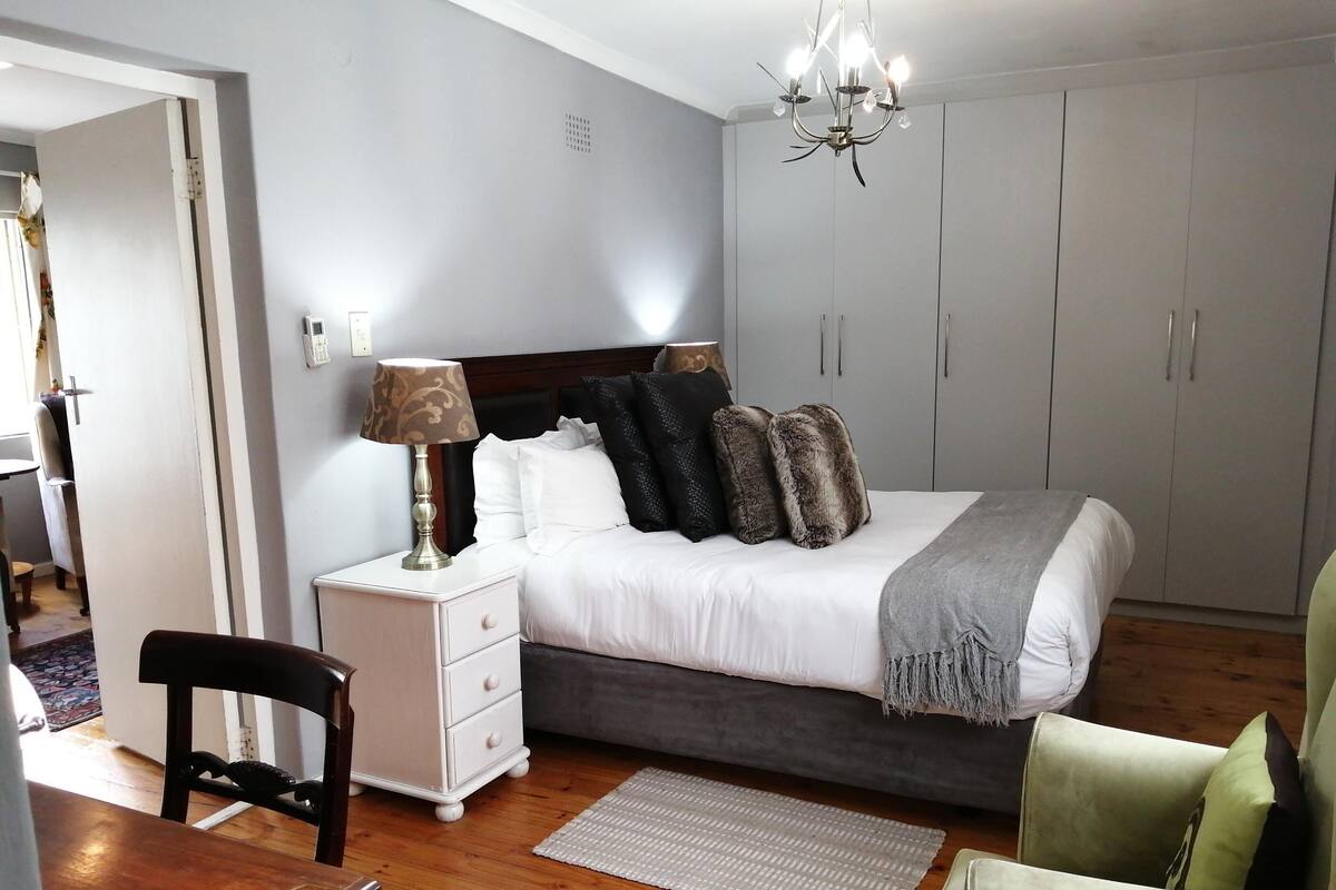 Familie cottage | Een minibar, een kluis op de kamer, individueel gedecoreerd