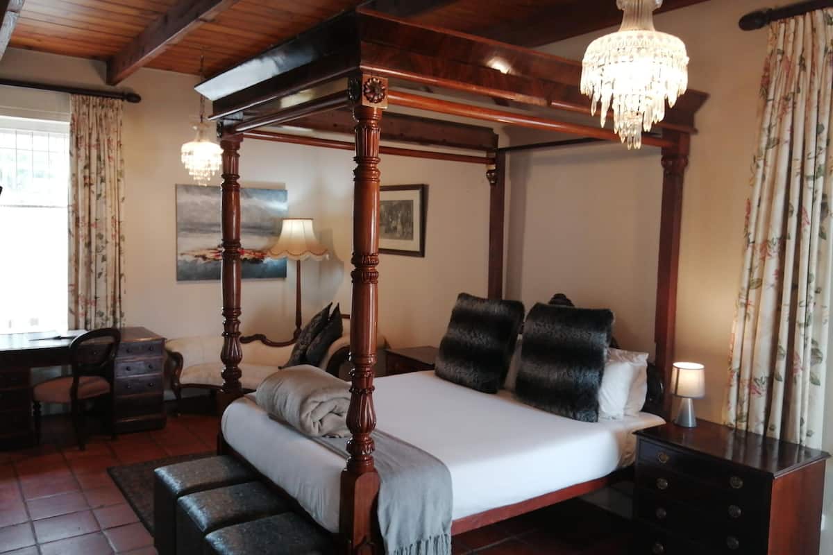 Luxe cottage | Een minibar, een kluis op de kamer, individueel gedecoreerd