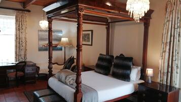 Casa de campo superluxo | Frigobar, cofres nos quartos, individualmente decorados