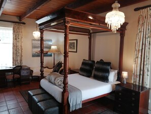 Luxury Cottage | Minibar, in-room safe, individually decorated, individually furnished - Ryneveld Country Lodge (Stellenbosch)