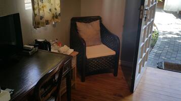 Twin Room | Coffee and/or coffee maker