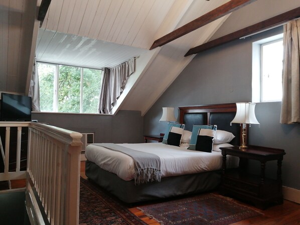 Studio (Room) | Minibar, in-room safe, individually decorated, individually furnished - Ryneveld Country Lodge (Stellenbosch)